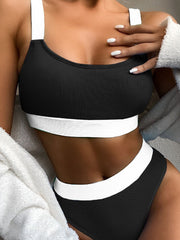 Camisetas de tirantes de dos piezas y trajes de baño tipo slip