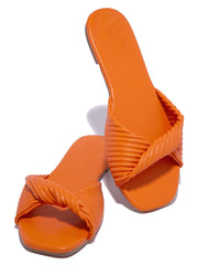 Sandalias planas con diseño entrecruzado y boca de pez