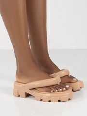 Chanclas de colores caramelo