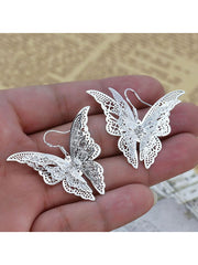 Elegante collar con colgante de mariposa y pendientes