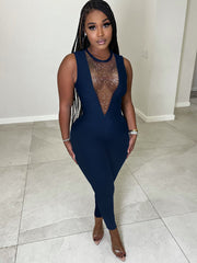 Einteiliger ärmelloser Jumpsuit mit Rundhalsausschnitt