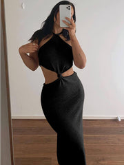 Lässiges, rückenfreies langes Neckholderkleid