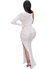 Vestido largo de encaje con un hombro al descubierto