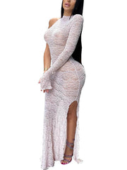 Vestido largo de encaje con un hombro al descubierto