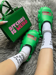 Sandalias antideslizantes con recortes y estampado de letras