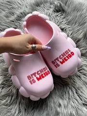 Sandalias antideslizantes con recortes y estampado de letras