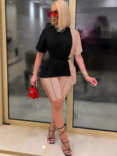 Zweiteilige Kurzarmoberteile und enge Shorts