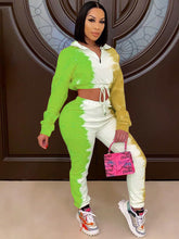 Conjunto de dos piezas de top corto con estampado tie-dye y pantalones ajustados