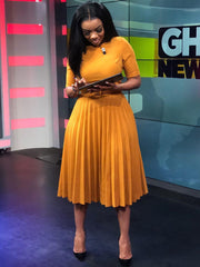 Vestidos midi plisados de color liso con manga corta y cinturón