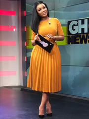 Vestidos midi plisados de color liso con manga corta y cinturón