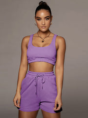 Zweiteiliges Set aus einfarbigem Tanktop und Shorts mit Kordelzug