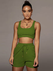 Zweiteiliges Set aus einfarbigem Tanktop und Shorts mit Kordelzug