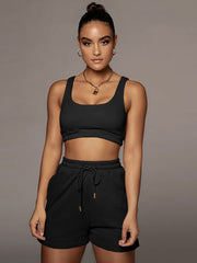 Zweiteiliges Set aus einfarbigem Tanktop und Shorts mit Kordelzug