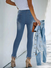 Vaqueros de mezclilla rotos de corte ajustado con botones de mezclilla