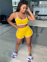 Zweiteilige Sets aus Sport-BH und Shorts