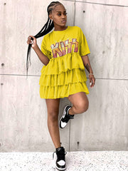 T-Shirt-Kleider mit Patchwork-Stufenmuster und Buchstabendruck