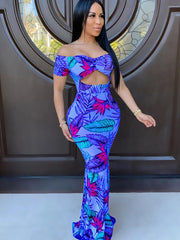 Vestido largo con estampado de hojas y hombros descubiertos