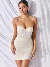 Ärmelloses, gerafftes Minikleid mit Spaghettiträgern