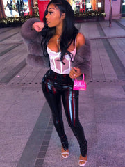 Pantalones largos ajustados de cuero sintético de color liso