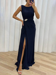 Besonderes plissiertes, verziertes Maxi-Abendkleid mit Schlitz