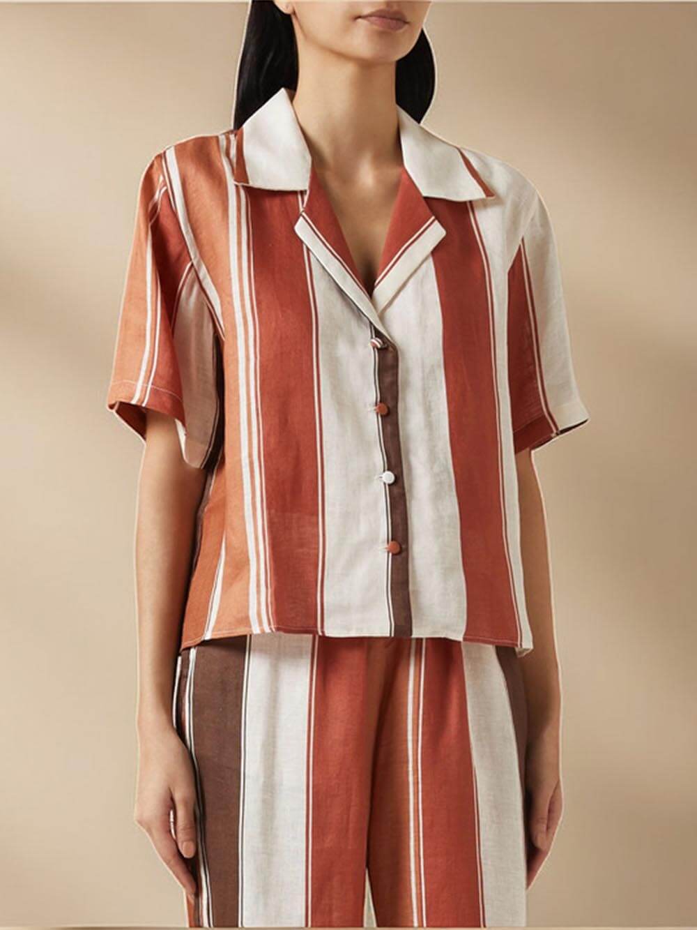 Camisa holgada con botones y estampado de rayas anchas y patchwork