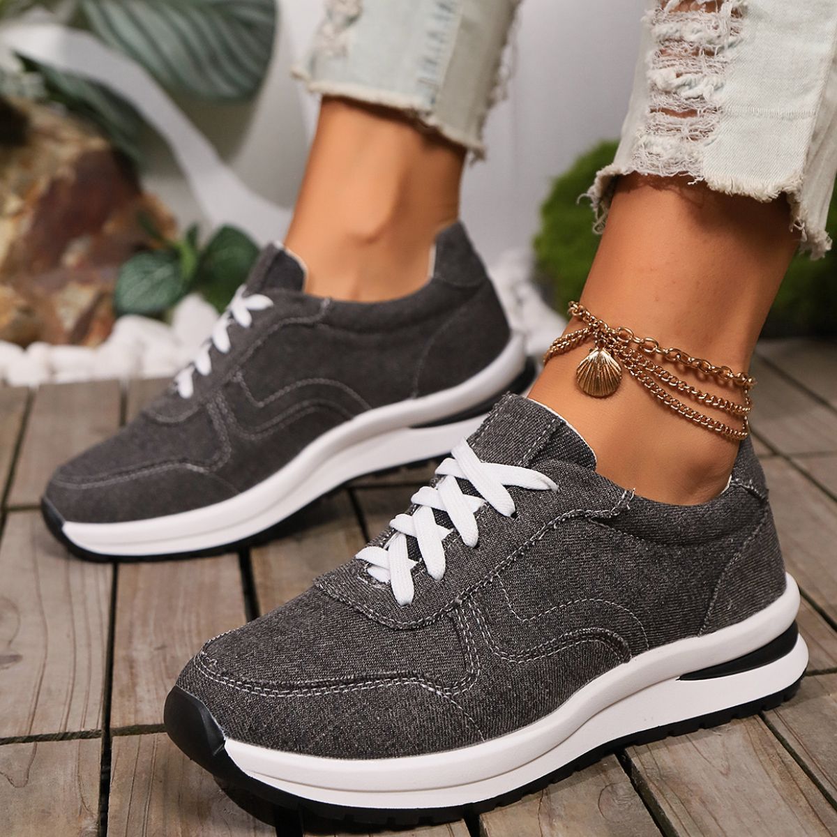 Lace Up Canvas Athletic