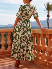 Vestido midi estampado con abertura y manga corta con cuello en V
