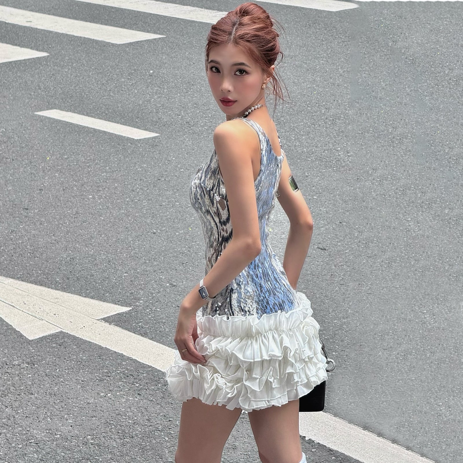 U-neck sequin graffiti cake dress