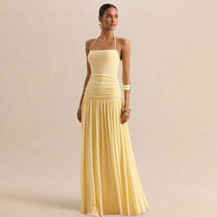 Kleid mit unregelmäßiger Taille und Riemchen