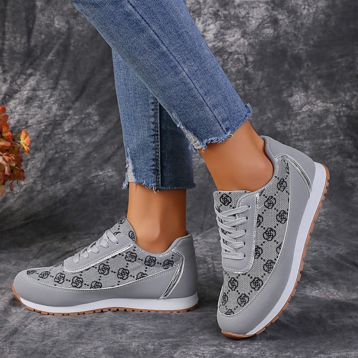 Floral Contrast Round Toe Athletic