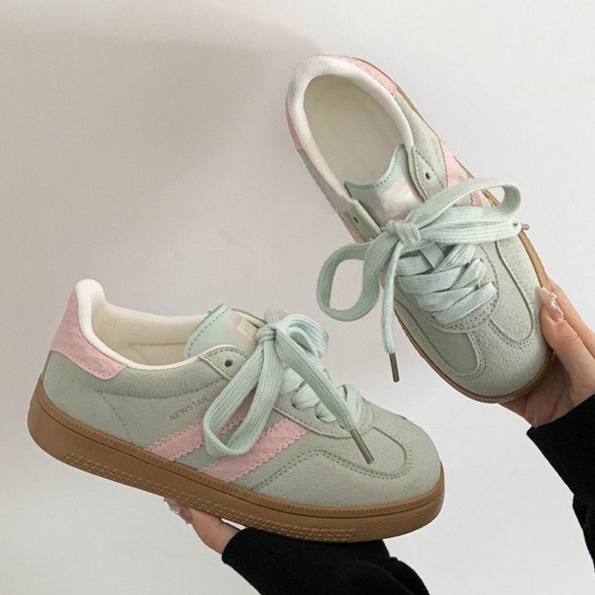 Contrast Round Toe Flat Sneakers