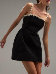 Minivestido clásico estilo tulipán con bolsillos y tirantes con ribete de perlas