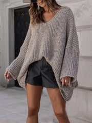Aprikosenfarbener Pullover mit V-Ausschnitt, Fledermausärmeln und lockerem, unregelmäßigem Saum
