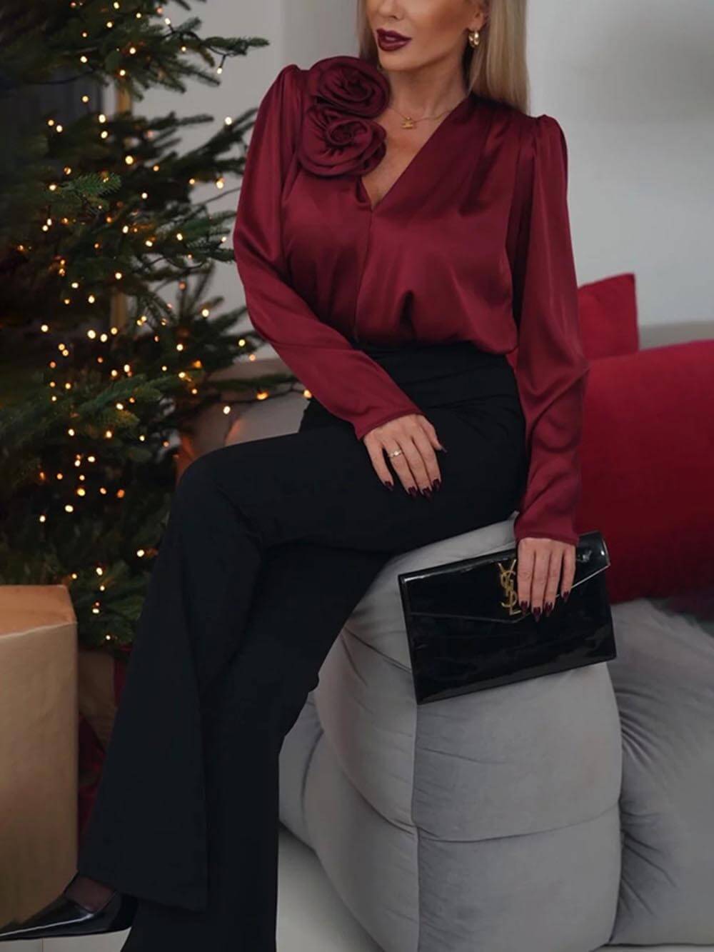 Elegante camisa de satén de manga larga con escote en V y flores