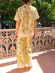 Camisa oversize con solapa y estampado floral soleado