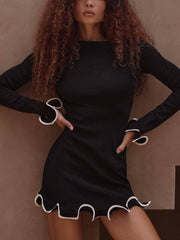 Vestido mini ajustado con cuello redondo y dobladillo enrollado único