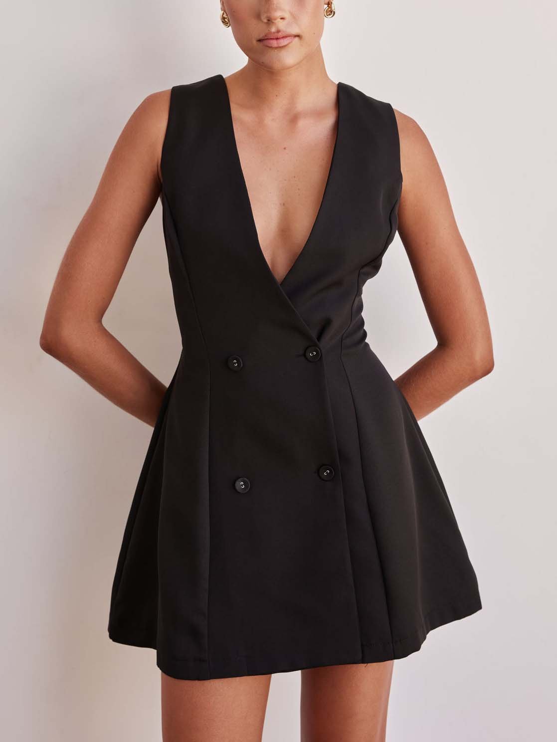 Stilvolles, einfarbiges, lässig geschnittenes Minikleid