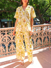 Camisa oversize con solapa y estampado floral soleado