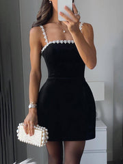 Minivestido clásico estilo tulipán con bolsillos y tirantes con ribete de perlas