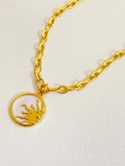 Collar redondo de sol tridimensional retro