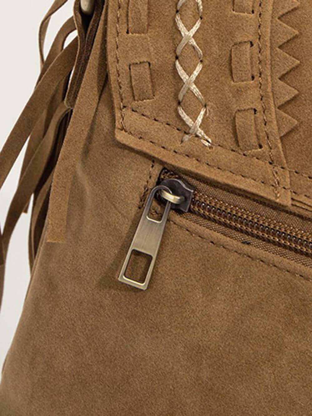 Tasche aus Wildlederimitat mit Fransen und Schnalle