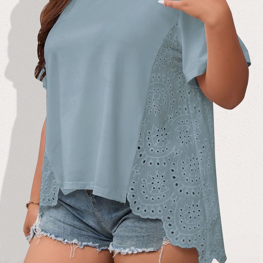 Plus Size Venus Embroidery Tee